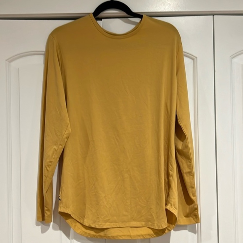 Cuts women’s curve,‎ hem, mustard long  sleeve medium T-shirt